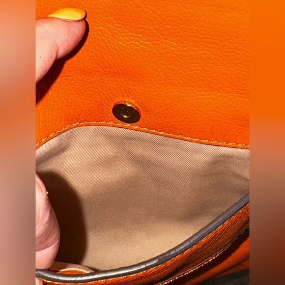 π§‘β Bright Rich Orange Pebbled Leather Crossbody Bag π§‘
Lots of pockets - Picture 9 of 16